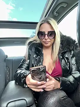 Snapshot of Cute_Anissa chatting on 03/25/26, 02:56 Cute Anissa online show from 03/25/26, 02:56