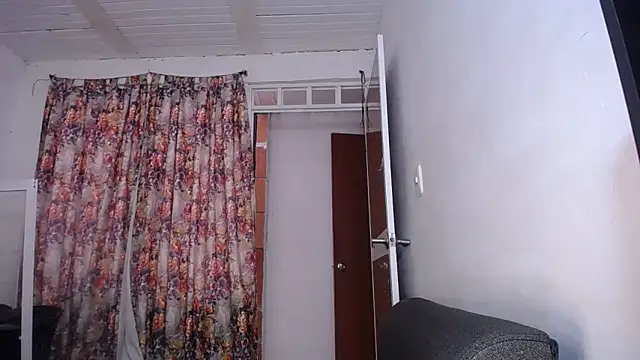 yselahot online show from 09/29/25, 03:50