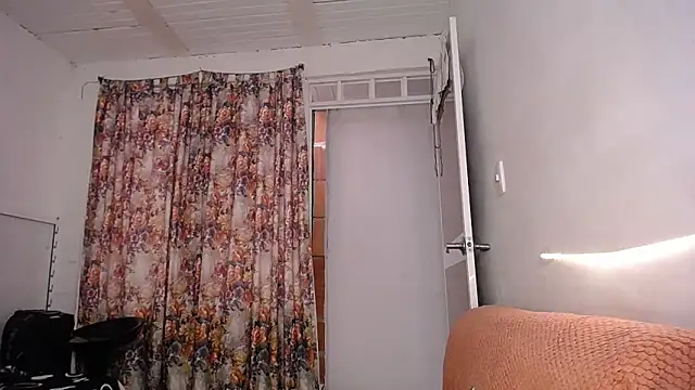 yselahot online show from 10/11/25, 04:16