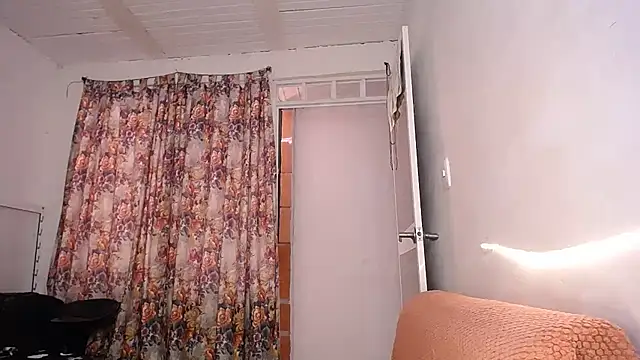 yselahot online show from 10/15/25, 06:19