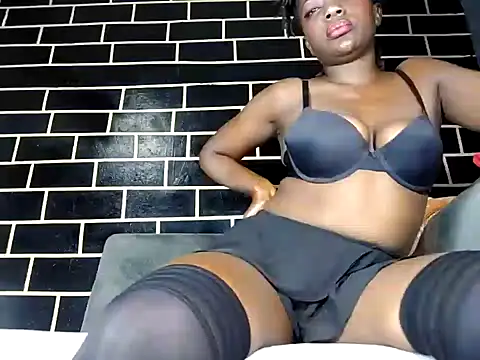 Snapshot of Sweetbeasty chatting on 02/02/25, 02:59 Sweetbeasty online show from 02/02/25, 02:59