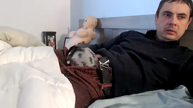 freddy0222222 online show from 10/22/25, 10:59