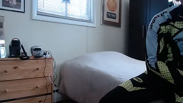 hottottrot691 online show from 03/11/25, 06:30