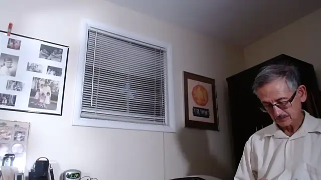 hottottrot691 online show from 03/17/25, 12:41