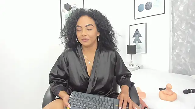 Tanisha  campbell online show from 12/20/24, 04:04