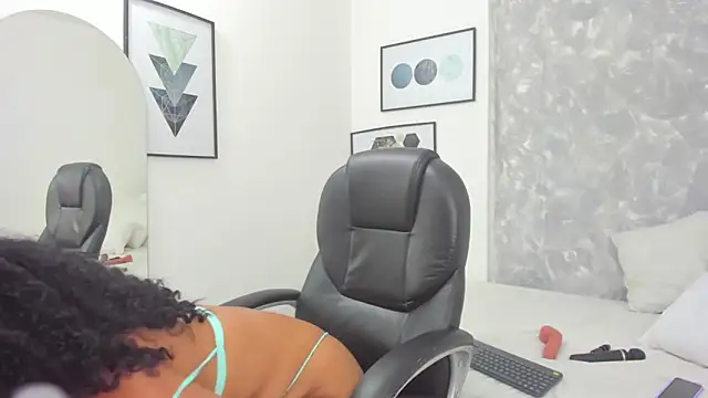 Tanisha  campbell online show from 02/07/25, 01:01