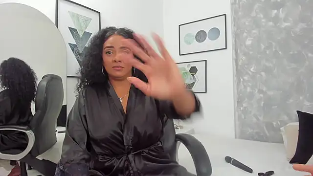 Tanisha  campbell online show from 03/04/25, 04:09