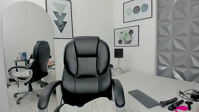 Tanisha  campbell online show from 10/04/25, 12:36