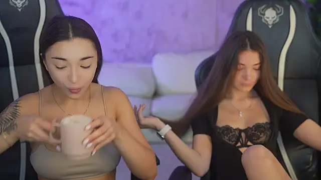 Jasmine Flow online show from 10/30/25, 07:43