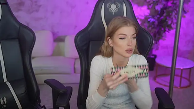 Jasmine Flow online show from 11/20/25, 08:47