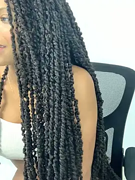 Snapshot of RENELL chatting on 01/16/25, 02:41 RENELL online show from 01/16/25, 02:41