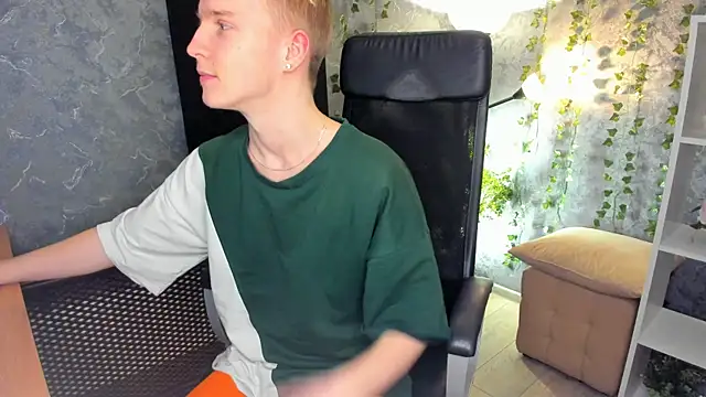 AlexxSweet online show from 12/20/24, 10:49