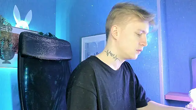 Snapshot of AlexxSweet chatting on 03/13/26, 07:04 AlexxSweet online show from 03/13/26, 07:04