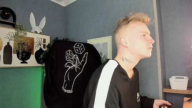 Snapshot of AlexxSweet chatting on 04/20/26, 04:48 AlexxSweet online show from 04/20/26, 04:48