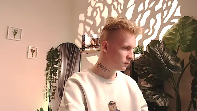 Snapshot of AlexxSweet chatting on 04/25/26, 07:11 AlexxSweet online show from 04/25/26, 07:11