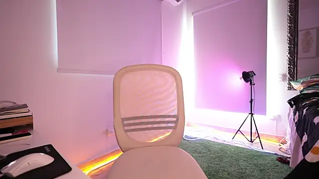 Snapshot of aliceabrams chatting on 10/03/25, 07:22 aliceabrams online show from 10/03/25, 07:22