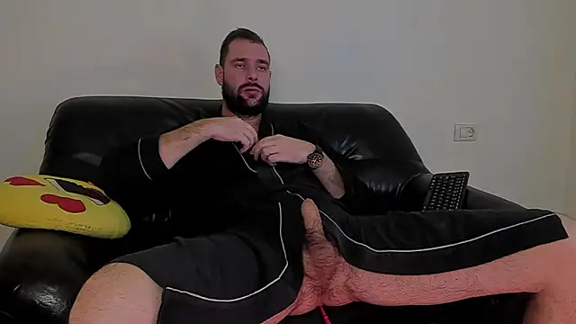 Snapshot of KingMalcom chatting on 11/26/25, 11:44 KingMalcom online show from 11/26/25, 11:44