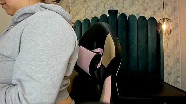 nalalye cruzz  online show from 10/24/25, 03:03