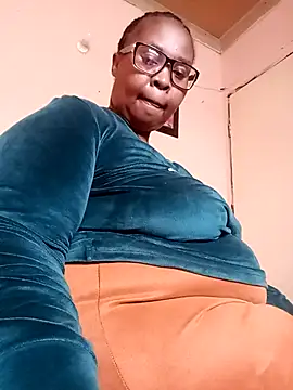 Snapshot of ZOQULUx chatting on 03/22/26, 09:23 ZOQULUx online show from 03/22/26, 09:23