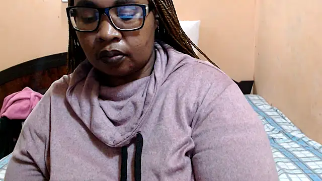 Snapshot of ZOQULUx chatting on 06/15/26, 07:05 ZOQULUx online show from 06/15/26, 07:05