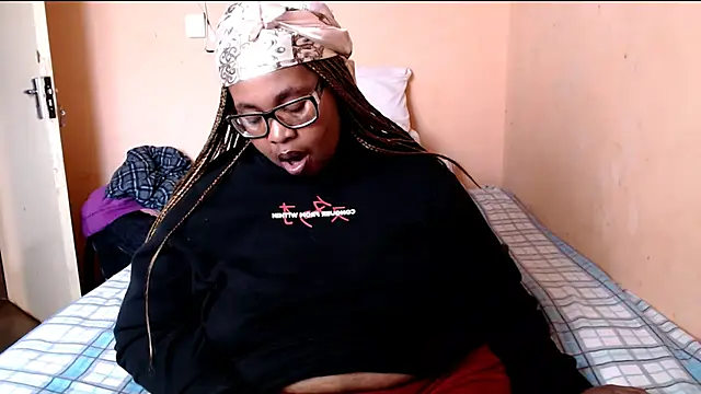Snapshot of ZOQULUx chatting on 06/25/26, 11:15 ZOQULUx online show from 06/25/26, 11:15