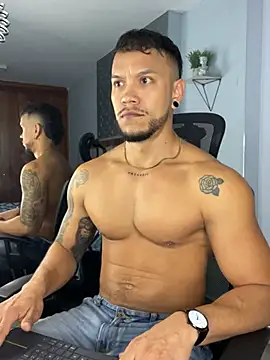 ARON TAYLER01 online show from 03/18/25, 12:36