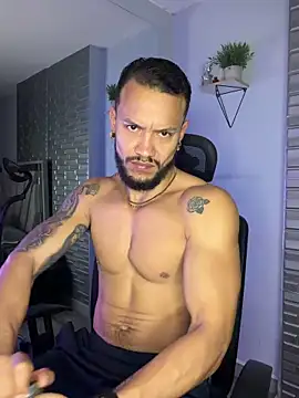 ARON TAYLER01 online show from 12/19/25, 10:33