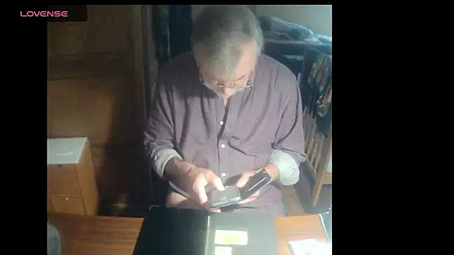 Snapshot of terrybare chatting on 12/29/24, 02:31 terrybare online show from 12/29/24, 02:31