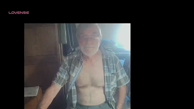 Snapshot of terrybare chatting on 09/12/25, 02:39 terrybare online show from 09/12/25, 02:39