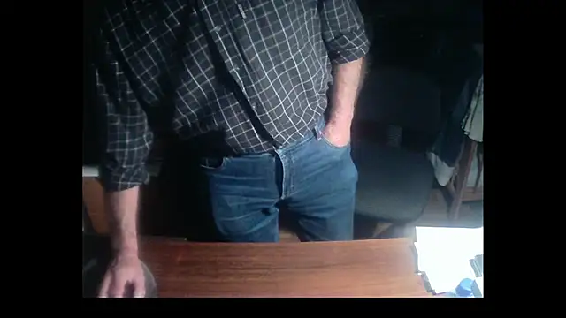 Snapshot of terrybare chatting on 12/15/25, 05:28 terrybare online show from 12/15/25, 05:28