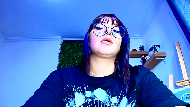 Snapshot of SweetIsabella_x chatting on 06/23/26, 04:21 SweetIsabella x online show from 06/23/26, 04:21