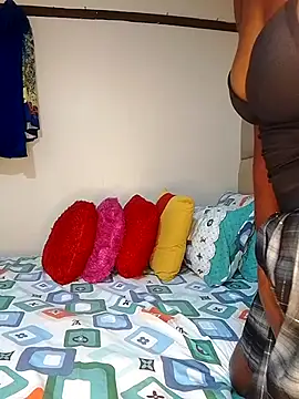 Snapshot of NicRaisaa chatting on 02/25/25, 04:03 NicRaisaa online show from 02/25/25, 04:03