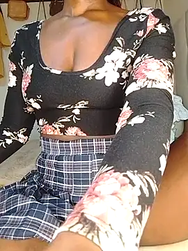 Snapshot of NicRaisaa chatting on 09/15/25, 05:07 NicRaisaa online show from 09/15/25, 05:07