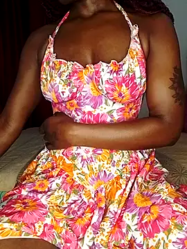 Snapshot of NicRaisaa chatting on 10/02/25, 03:57 NicRaisaa online show from 10/02/25, 03:57