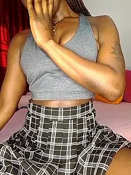 Snapshot of NicRaisaa chatting on 10/15/25, 05:18 NicRaisaa online show from 10/15/25, 05:18