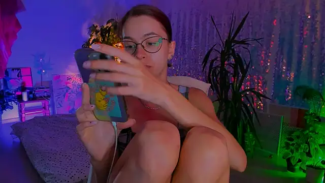 poli   online show from 09/24/25, 09:01