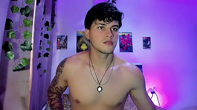 Snapshot of Nekoboy01 chatting on 12/13/24, 08:47 Nekoboy01 online show from 12/13/24, 08:47