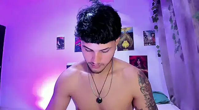 Snapshot of Nekoboy01 chatting on 12/29/24, 12:30 Nekoboy01 online show from 12/29/24, 12:30