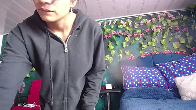 Snapshot of Samara_Beltran chatting on 12/18/24, 05:00 Samara Beltran online show from 12/18/24, 05:00