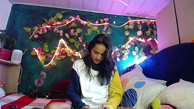 Snapshot of Samara_Beltran chatting on 01/11/25, 09:57 Samara Beltran online show from 01/11/25, 09:57