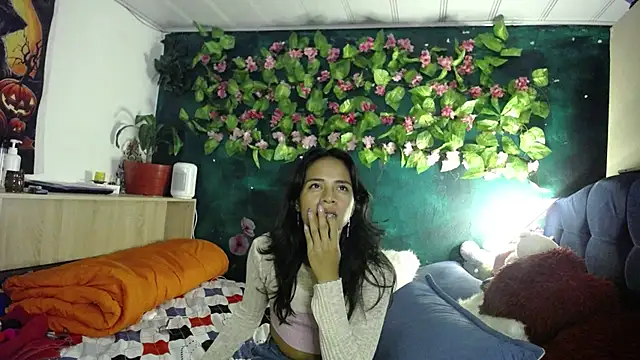 Snapshot of Samara_Beltran chatting on 01/15/25, 04:04 Samara Beltran online show from 01/15/25, 04:04