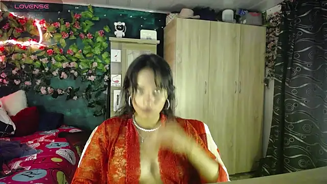Snapshot of Samara_Beltran chatting on 02/14/25, 10:58 Samara Beltran online show from 02/14/25, 10:58