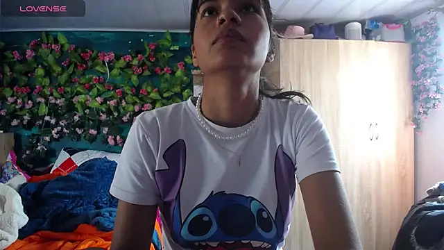 Snapshot of Samara_Beltran chatting on 02/15/25, 03:50 Samara Beltran online show from 02/15/25, 03:50