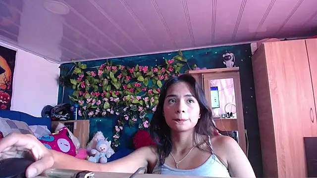 Snapshot of Samara_Beltran chatting on 02/21/25, 09:43 Samara Beltran online show from 02/21/25, 09:43