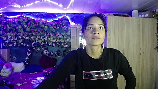 Snapshot of Samara_Beltran chatting on 02/22/25, 03:34 Samara Beltran online show from 02/22/25, 03:34