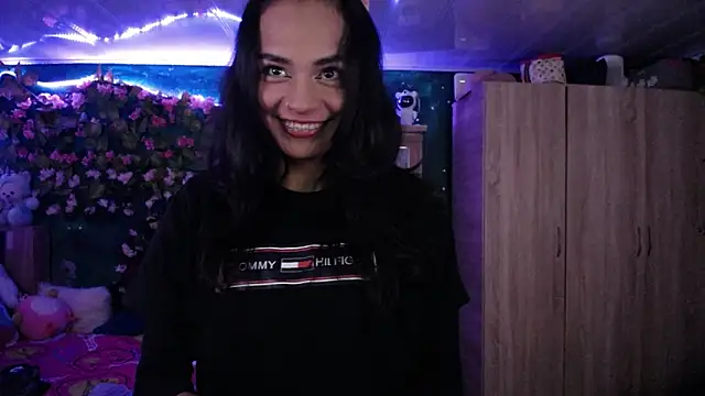 Snapshot of Samara_Beltran chatting on 02/22/25, 06:39 Samara Beltran online show from 02/22/25, 06:39