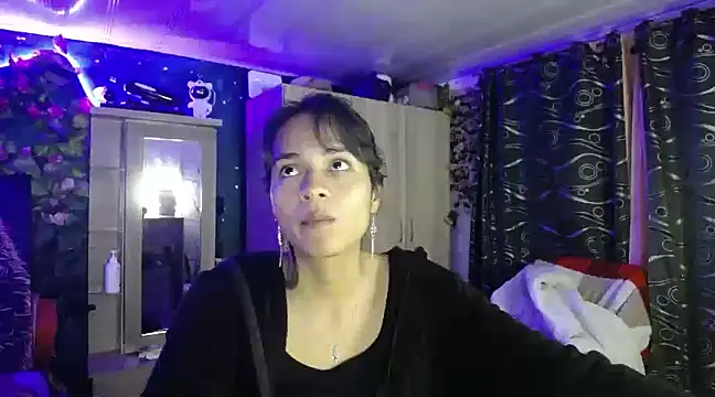 Snapshot of Samara_Beltran chatting on 02/23/25, 04:39 Samara Beltran online show from 02/23/25, 04:39