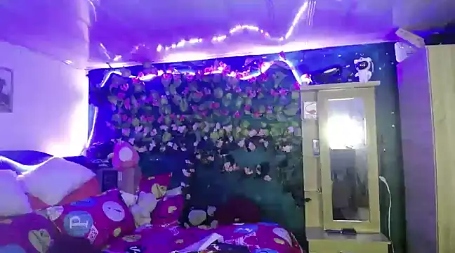 Snapshot of Samara_Beltran chatting on 02/26/25, 02:48 Samara Beltran online show from 02/26/25, 02:48