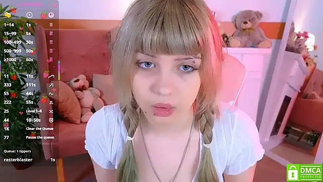 Snapshot of Grace_and__Jacob chatting on 10/13/25, 08:03 Grace and Jacob online show from 10/13/25, 08:03