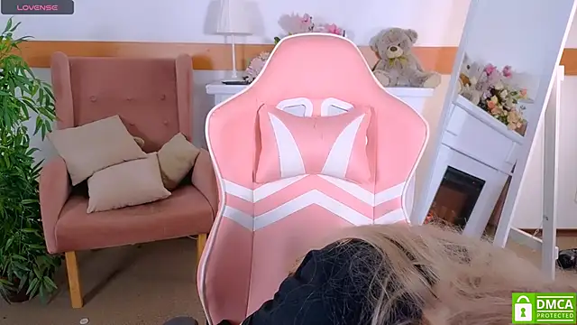 Snapshot of Grace_and__Jacob chatting on 10/21/25, 12:50 Grace and Jacob online show from 10/21/25, 12:50